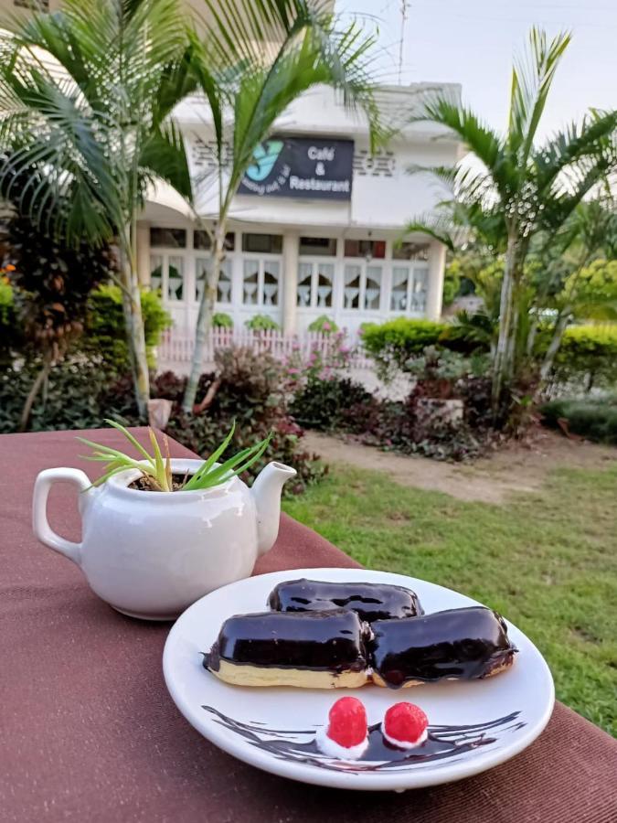 Hotel White House Dehradun Exterior foto